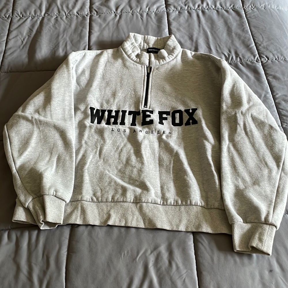 gray sweatshirt